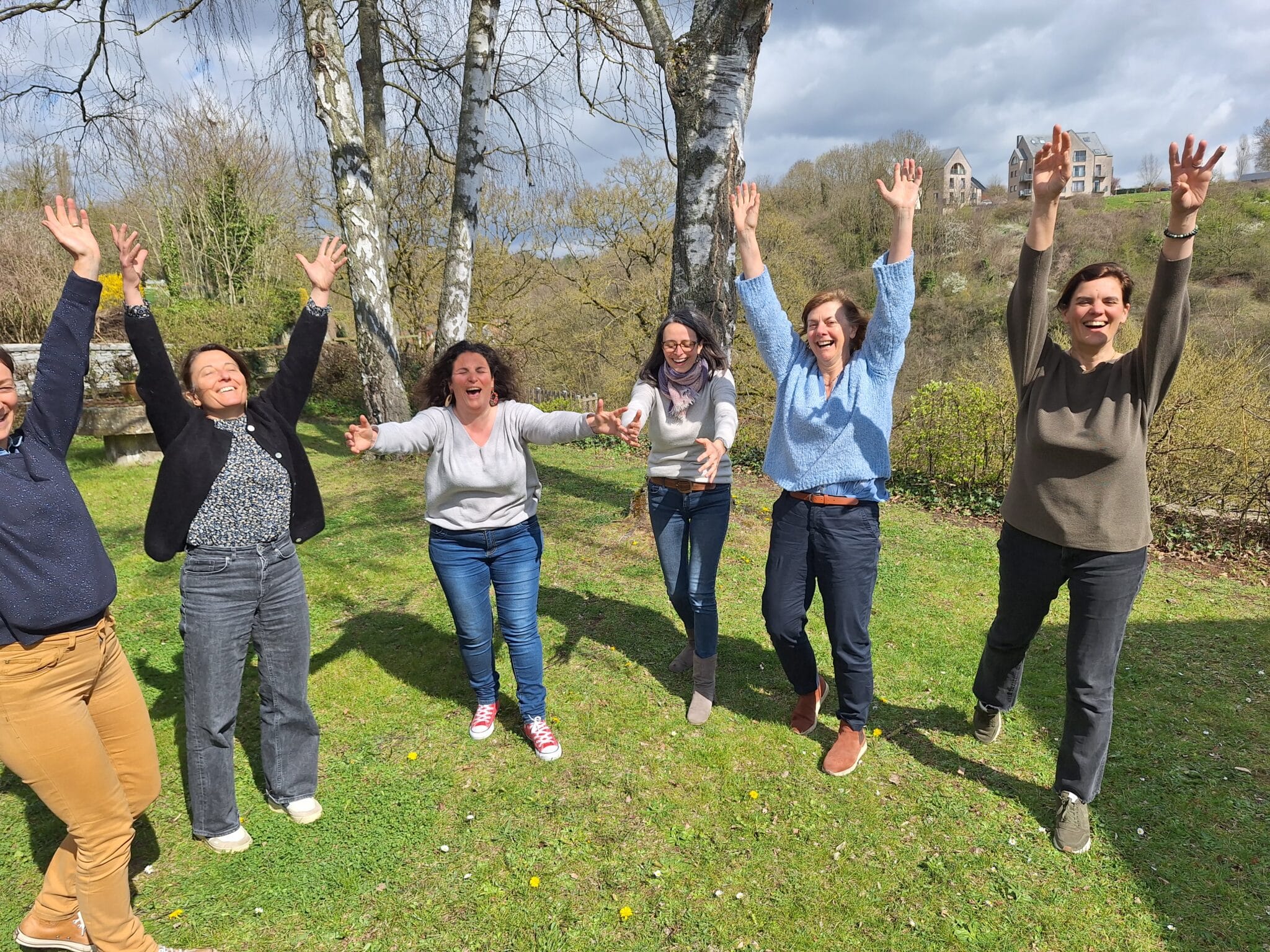 Atelier thérapie par le rire, animé par Delphine Koniarski, praticienne en psychologie, naturopathie et réflexologie, porteuse du projet Delphinitea à Waterloo | Delphinitea