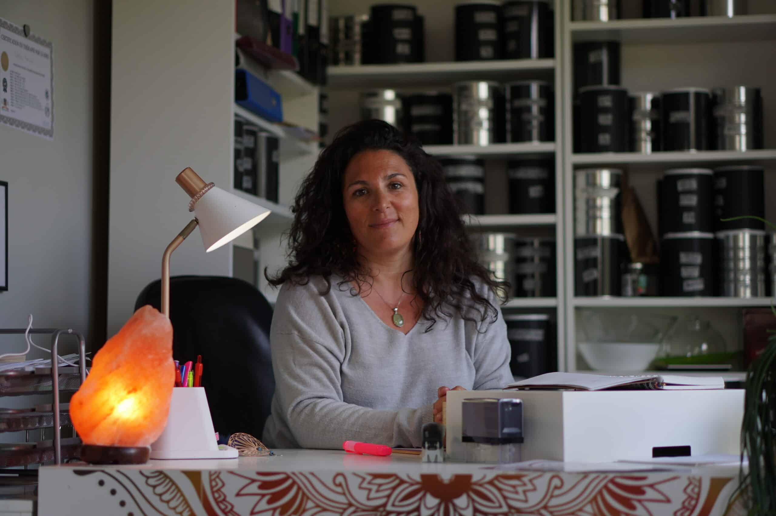 Delphine Koniarski, praticienne en psychologie, naturopathie et réflexologie, porteuse du projet Delphinitea à Waterloo | Delphinitea